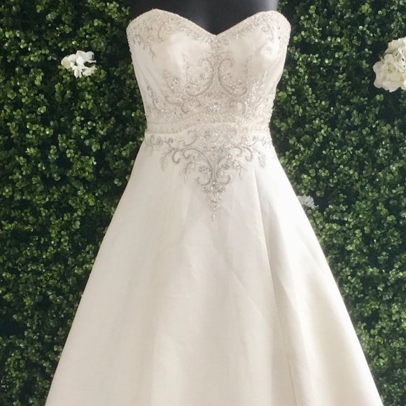 Allure Bridal G52/2152 Size 04 Ivory Satin Aline - Picture 1 of 12